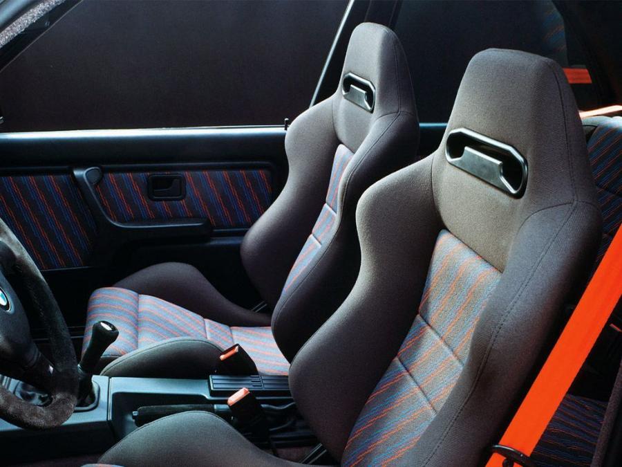 Интерьер BMW M3 Sport Evolution (E30) 1990 года  (фото 52 из 55)